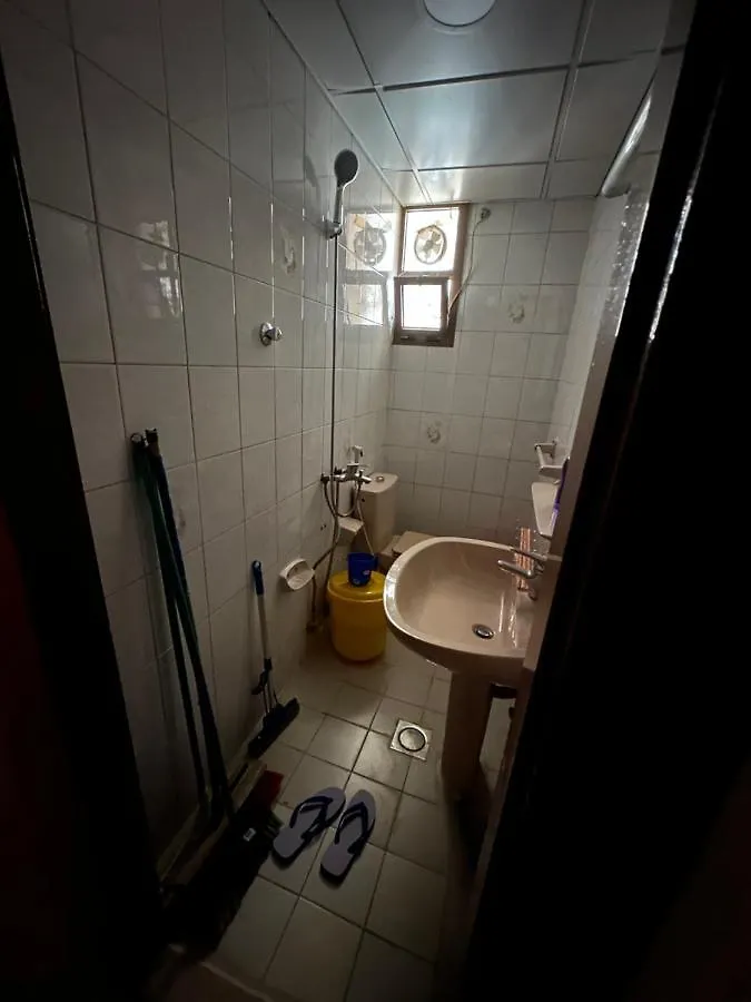 Only Male Gender Partition Small Room Абу-Даби Апартаменты
