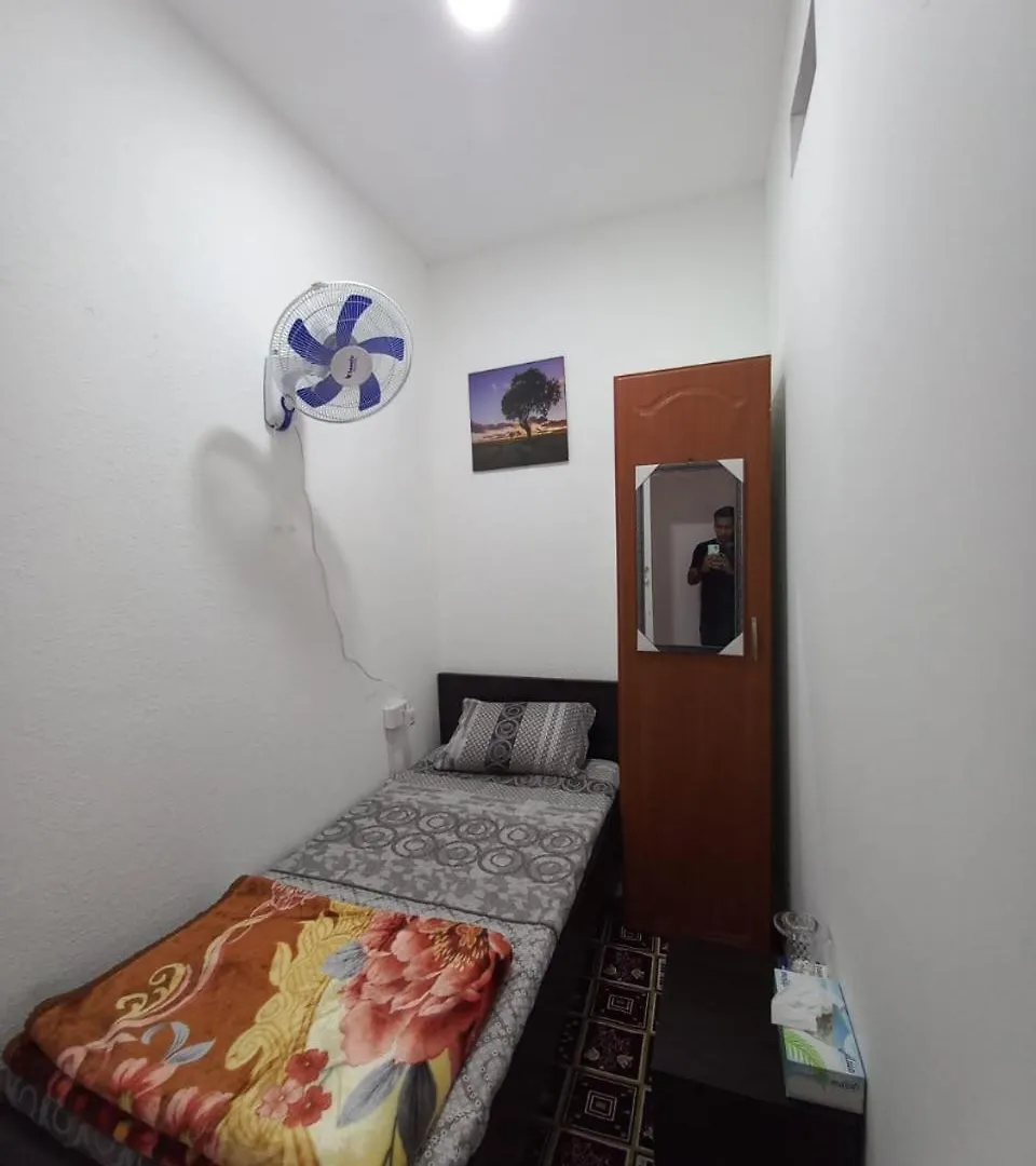 Only Male Gender Partition Small Room Абу-Даби